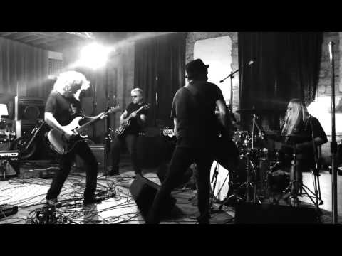 Coney Hatch - Blown Away (Official Video 2013 / Brand New Album)